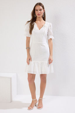 TRENDYOLMILLA Siyah A Kesim Yaka Detayl? Brode Mini Astarl? Dokuma Elbise TWOSS21EL2089