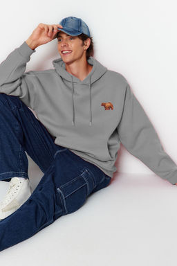TRENDYOL MAN Gri Oversize/Genis Kesim Kapusonlu Hayvan Nak?sl? Ici Polarl? Sweatshirt TMNAW24SW00097