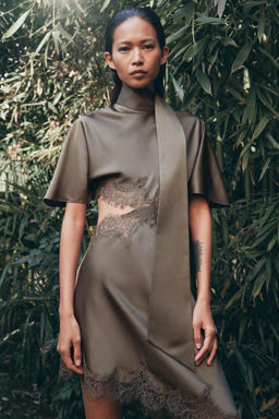 VESTIDO SATINADO ENCAJE ZW COLLECTION / Vis?n