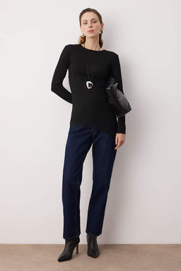 Siyah Asimetrik Uzun Kollu Premium Yumusak Orme Bluz TWOAW26BZ00364