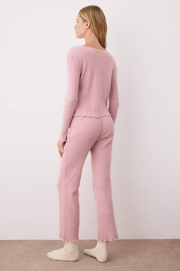 Beyaz-Pembe Cizgili Kurdeleli Yumusak Tuse F?rcal? K?sl?k Fitilli Orme Pijama Tak?m? THMAW26PT00129 - Trendyolmilla фото 4