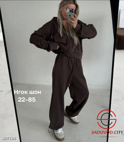 Спортивный женский костюм