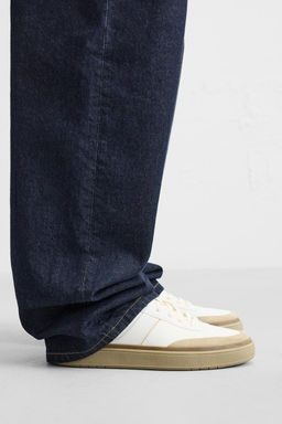 SNEAKERS WITH CONTRAST SOLES