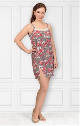 Сорочка вискозная на бретелях, красные цветы (438-1)