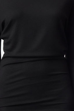 TRENDYOLMILLA Siyah Asimetrik Yaka Bodycone/Vucuda Oturan Mini Orme Elbise TWOAW25EL00595