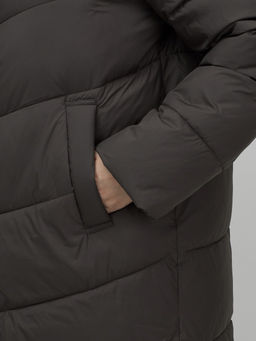 Пальто зимнее утепленное с капюшоном женское темно-коричневого цвета 7623TK - Visdeer фото 7