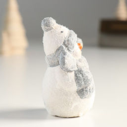 Фигурка керамика «Снеговик в шапочке и шарфе», 6.2×4.3×8.5 см