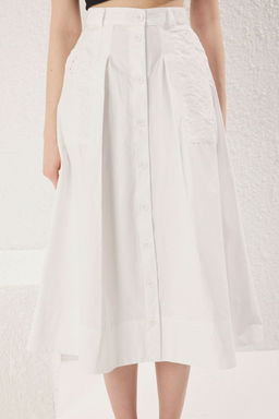 TRENDYOLMILLA Beyaz Dugme Detayl? Cepleri Brodeli Nak?sl? Pamuklu Maxi Boy Dokuma Etek TWOSS25ET00127 фото 3