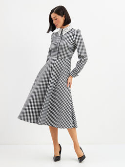 Платье с кружевным воротником потайная планка