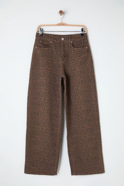TRENDYOLMILLA Cok Renkli Leopar Desenli Kahverengi Normal Bel Skater Jeans TWOSS25JE00038