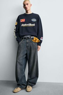 ROUND NECK PATCH SWEATSHIRT