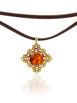 Чокер с изящной ажурной подвеской, украшенной янтарём