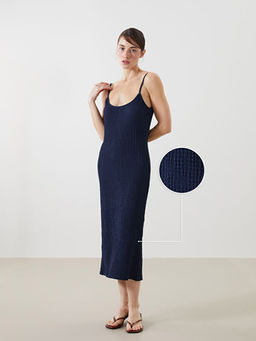 U Yaka Dokulu Elbise