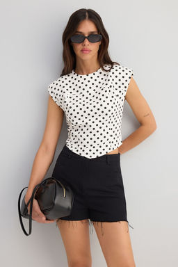 Trendyolmilla Beyaz Gabardin Pamuklu Crop Fitted Puantiyeli Dokuma Bluz TWOSS25BZ00556