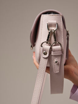 Сумка кожаная багет Azaro 31049 розовый дым