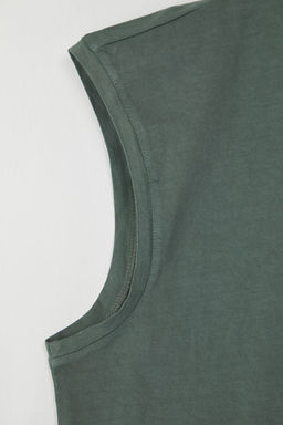 Yesil Oversize/Genis Kesim Eskitme/Soluk Efekt Etiket Detayl? T-Shirt/Atlet TMNSS25AL00001 - Trendyolmilla фото 4