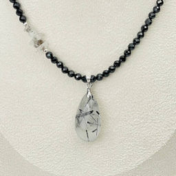 Колье из Шпинели и Кварца с включением Турмалина 42 см +