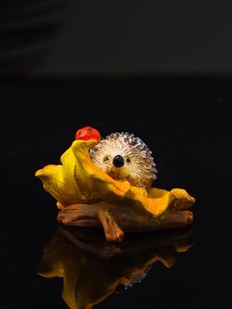 Фигурка полистоун «Ёжик с божьей коровкой», 3.7×6×6.5 см