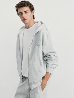 Худи на молнии с нашивкой / Zarina