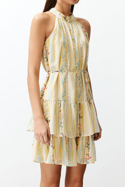 Sar? Cicek Desenli A-Kesim Boho Kat Kat Astarl? Sifon Ucus Ucus Dokuma Mini Elbise TWOSS23EL02056