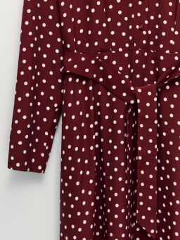 Приталенное платье с принтом в горошек / Zarina