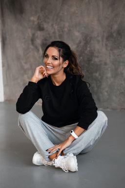 Брюки "бананы" с серым принтом