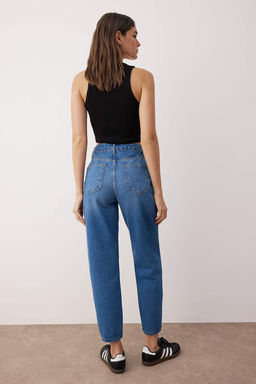 TRENDYOLMILLA Mavi Yuksek Bel Mom Jeans TWOAW24JE00076  фото 4