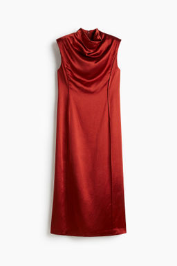 Vestido de sat?n con hombreras