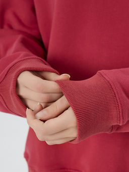 Свитшот женский красный с надписью Wild west spirit - Mark formelle фото 6