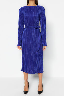 TRENDYOLMILLA Mor Premium Pilise Kumasl? Flare Kol Detayl? A-Line Midi Orme Elbise TWOAW24EL00125