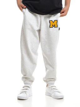 Брюки спортивные с эмблемой 22-7611 светло-серый меланж - Mini maxi фото 2