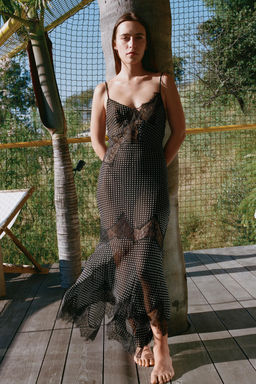 VESTIDO ESTAMPADO LUNARES ENCAJE / Negro