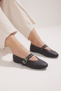 Trendyol Shoes Koyu Kahverengi Kusgozu Kemer Tokal? Badem Burun Mary Jane Kad?n Babet TAKSS25BE00044