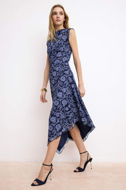 Cok Renkli Bask?l? Belden Ac?lan Kay?k Yaka Kolsuz Buzgulu Maxi Tul Orme Elbise TWOSS26EL00028