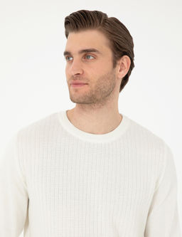 Ekru Regular Fit Bisiklet Yaka Y_n Kar___ml_ Triko Kazak