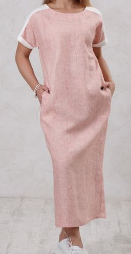 70% лен, 30% вискоза Платье визуально скрывает «лишнее»