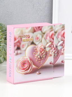 Фотоальбом на 40 фото 10х15 см "Сердце и розовая роза с бабочкой" в коробке 4,5х14х17 см