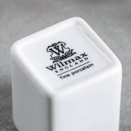 Подставка фарфоровая для зубочисток Wilmax, 4×5 см, цвет белый