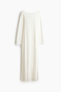 Vestido en punto fino con escote barco