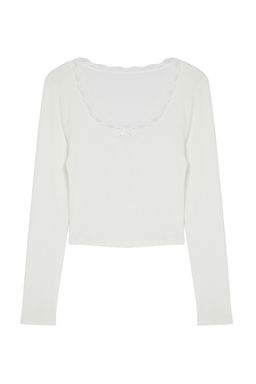 Trendyolmilla Siyah Kare Yaka Dantel Detayl? Crop/K?sa Orme Bluz TWOAW25BZ00007