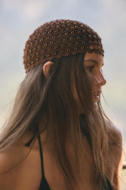 GORRO CASQUETE CROCHET ABALORIOS / Marr?n