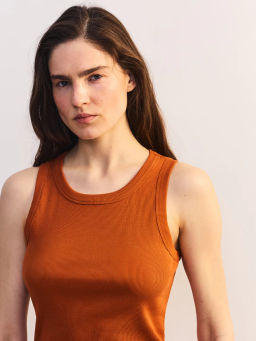 Базовая майка с вырезом халтер TOP0526-23 / Zarina