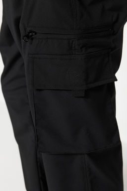 Trendyolmilla Man Siyah Jogger Teknik Parasut Kumas Buyuk Beden Pantolon TMNAW24AR00001