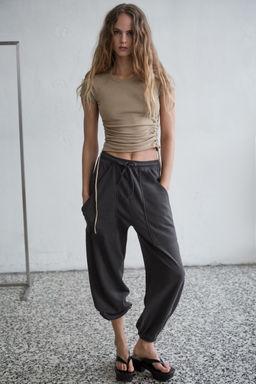 CAMISETA FRUNCES AJUSTABLES / Beige