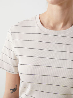 Bisiklet Yaka ?izgili Kad?n Ti??rt