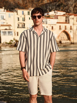 Regular Fit K?sa Kollu ?izgili Erkek G?mlek