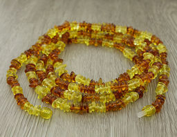 Янтарь светлый и желтый, бусы из овальной гальки, длиной 140см
