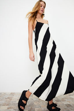 Siyah Bask?l? Ayarlanabilir Ask?l? A-Line Burumcuk/Dokulu Orme Maxi Elbise TWOSS24EL00060