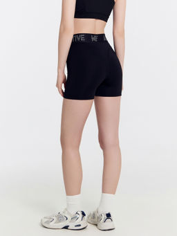 Шорты женские в черном цвете