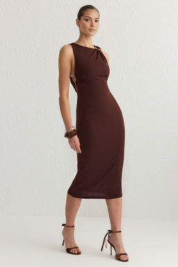 TRENDYOLMILLA Kahverengi Aksesuar Detayl? Orme Midi Elbise TPRSS25EL00103